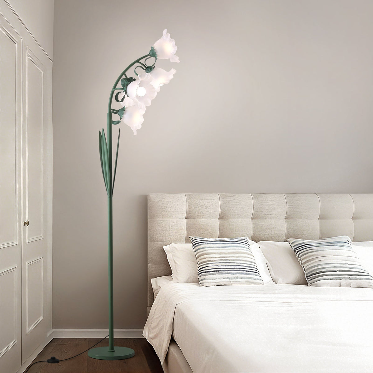 5 Light Flower Floor Lamp for Living Room,3CCT LED Arc Floor Lamp with Foot Switch,Cute Floral Standing Lamp for Bedroom with Acrylic Shades,Curves Tall Lamp for Living Room Corner (Bulbs Included)