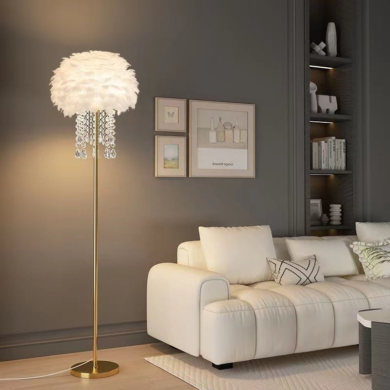 Glam Feather Floor Lamp with Warm Glow - Elegant Light for Cozy & Luxurious Home Spaces